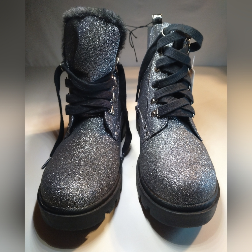 Boots - Picture 2 of 9